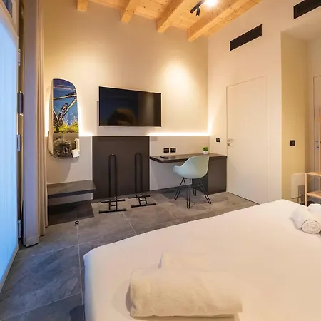 Affittacamere Italianflat - Verona's River, Free Parking For Car & Bike, Nature, Relax
