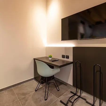 Affittacamere Italianflat - Verona's River, Free Parking For Car & Bike, Nature, Relax *