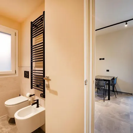 Affittacamere Italianflat - Verona's River, Free Parking For Car & Bike, Nature, Relax Verona