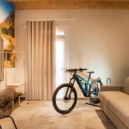 Affittacamere Italianflat - Verona's River, Free Parking For Car & Bike, Nature, Relax *