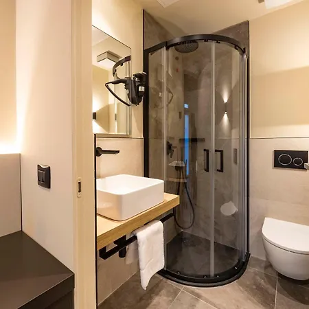 Affittacamere Italianflat - Verona's River, Free Parking For Car & Bike, Nature, Relax Verona