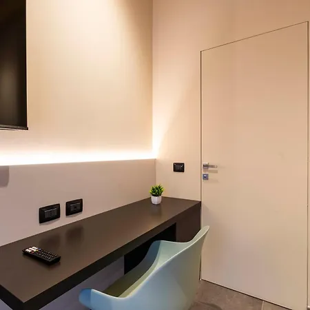 Affittacamere Italianflat - Verona's River, Free Parking For Car & Bike, Nature, Relax *