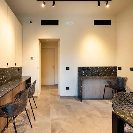 Affittacamere Italianflat - Verona's River, Free Parking For Car & Bike, Nature, Relax