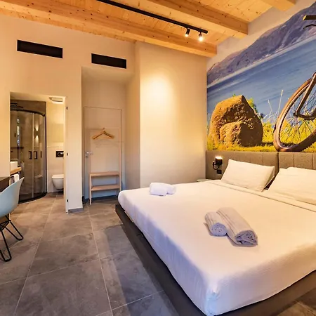 Affittacamere Italianflat - Verona's River, Free Parking For Car & Bike, Nature, Relax *