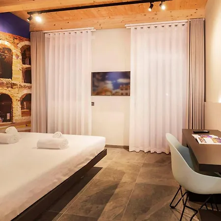 Affittacamere Italianflat - Verona's River, Free Parking For Car & Bike, Nature, Relax Verona
